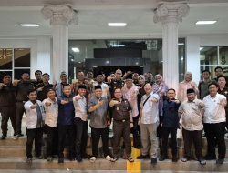 Kejari Pringsewu Gelar Buka Puasa Bersama Wartawan dan Pedagang 