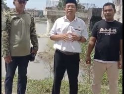 Desak Pembangunan Segera Dilanjutkan, Sekretaris Komisi IV DPRD Lampung Inspeksi Lokasi Jembatan Kali Bungur
