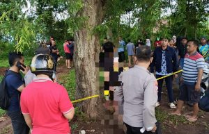 Warga Pringsewu Digegerkan Penemuan Pemuda Gantung Diri di Pohon Asam