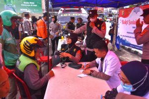 Ramadhan Presisi, Polda Lampung Hadirkan Cek Kesehatan Gratis hingga Bagi-bagi Takjil