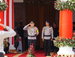 Kapolri Pimpin Apel Gelar Pasukan Operasi Ketupat 2025 di Surabaya