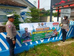 Masuki Masa Mudik Lebaran 2025, Polisi Pasang Banner Himbauan Keselamatan di Titik Strategis Pringsewu