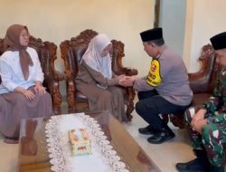 Tiba di Rumah Duka Briptu Anumerta Ghalib, Kapolri-Panglima TNI Sampaikan Dukacita Mendalam