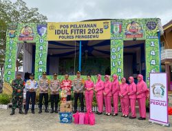 Beri Dukungan Moral, Kapolres dan Ketua Bhayangkari Cabang Pringsewu Kunjungi Pos Pengamanan Lebaran