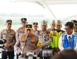 Tinjau KM 70 Tol Cikampek, Kapolri Pastikan Pelayanan Arus Mudik Lebaran 2025 Berjalan Maksimal