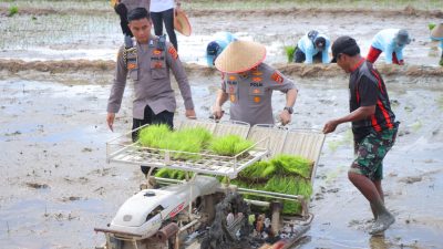 Kapolda Lampung Dukung Tanam Raya Padi Serentak di Metro