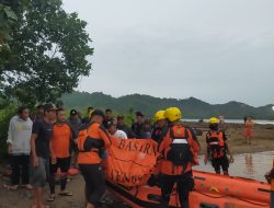Polda Lampung Imbau Wisatawan Waspada Ombak Pantai, Satu Warga Pesawaran Tewas Terseret Arus