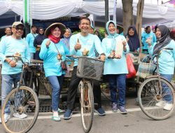 Bupati dan Wakil Bupati Bojonegoro Borong Sayur Mayur Penjual Rengkek.