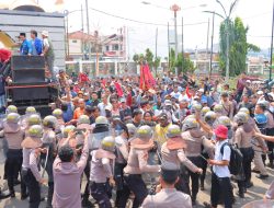 10 Polisi Terluka Saat Amankan Aksi Petani Singkong di Kantor Gubernur Lampung