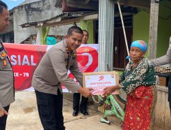 Jelang Hari Bhayangkara Ke-79, Kapolres Way Kanan dan PJU Gelar Bansos Bagikan Paket Sembako