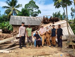 Lapuk Dimakan Usia, Rumah Nenek 85 Tahun di Adiluwih Pringasewu Ambruk
