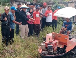 H. Aribun Sayunis Hadirkan Traktor Perahu Uji Coba Perdana di Palas Pasemah Lampung Selatan, Petani Antusias