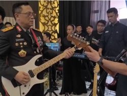 Lengking Gitar Kapolda Iringi Semangat Bhayangkara: ‘Kami untuk Masyarakat’