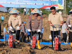 Kapolri Tegaskan Komitmen Polri Dukung Ketahanan Pangan Lewat Penanaman Jagung Serentak di Grobogan