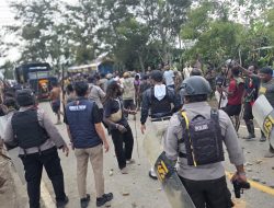 Cegah Bentrokan, Satgas Ops Damai Cartenz Bersama Polres Jayawijaya Berhasil Redam Keributan Dua Kelompok Jemaat Gereja