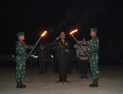 Malam Sakral Kemerdekaan: Polisi dan Forkopimda Pringsewu Beri Penghormatan kepada Pahlawan