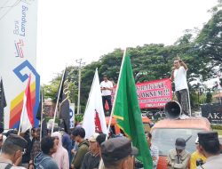 Triga Lampung Gelar Aksi, Meminta Empat Direktur Bank Lampung diGanti.