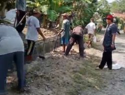 Gotong Royong Rutin Desa Mekar Mulya Dukung Program ABRI