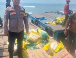 Mewakili Polsek Kalianda, Aipda Deni Meydistira dan Bulog Gelar Pasar Murah di Pulau Sebesi, Salurkan 8 Ton Beras SPHP