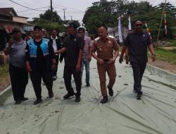 Uspika Katibung dan Anggota DPRD Lampung Selatan Tinjau Pembangunan Rabat Beton Simpang Kates – Babatan
