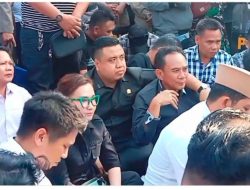 Aksi Damai di Tugu Adipura, Bupati Egi dan Ketua DPRD Lampung Selatan Turun Dengarkan Aspirasi Warga