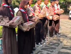Guru SPENSADIL Berbagi Kasih Lewat Program Petuah, 7 Siswa Terima Bantuan