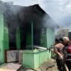 Polri dan TNI Bahu Membahu Padamkan Kebakaran di Kompleks Kodam Lama Jayapura