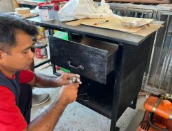 WBP Lapas Dharmasraya Buat Meja Kerja di Bengkel Pembinaan