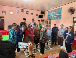 Polda Lampung Dampingi Bapanas dalam Penyaluran Bantuan Pangan di Dua Desa di TubabaPolda Lampung Dampingi Bapanas dalam Penyaluran Bantuan Pangan di Dua Desa di Tubaba