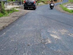 Hotmix Rp 2,9 M di Way Panji–Trimomukti Retak dan Hancur, CV. Dian Persada Tak Jaga Kwalitas