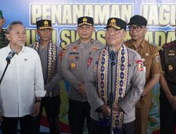 Polri Perkuat Ketahanan Pangan Nasional: Wakapolri Bersama Menko Pangan Tanam Jagung di Lampung Selatan
