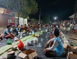 Warga Mekar Jaya Gelar Syukuran di Atas Jalan Rabat Beton Poros Bumidaya–Bumirestu yang baru