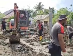 Polres Pidie Jaya Bersama Warga Gotong Royong Percepat Pemulihan Pascabanjir