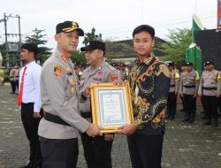 Pelajar Bantu Tangkap Pelaku Curanmor, Dapat Penghargaan Bareng Sang Ayah yang Polisi