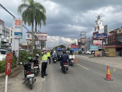 Warga Serbu Pusat Belanja Jelang Lebaran, Polisi Siaga Atur Lalu Lintas di Titik Rawan Macet Pringsewu
