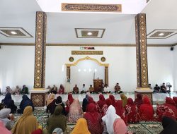 Ketua BKMT Bengkunat Hendra Bangsawan Buka Pengajian Rutin di Masjid Assamsi Kota Jawa