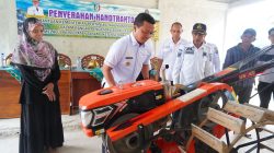 Dukung Swasembada Pangan, Bupati Pringsewu Serahkan Bantuan Alsintan