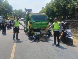 Gagal Nyalip di Tikungan, Pemotor di Pringsewu Tewas Usai Tabrak Truk Pengangkut Pasir