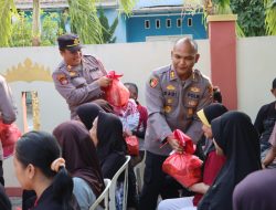 Baru Dilantik, Kapolres Pringsewu Langsung Blusukan dan Berbagi Sembako Dan Bendera