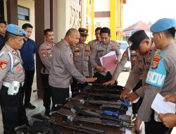 Tingkatkan Kesiapan Operasional, Kapolres Pringsewu Periksa Senjata Api Dinas