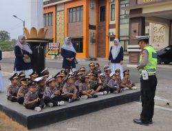 Tak Takut Polisi, Siswa PAUD Harapan Bangsa Antusias Belajar di Polres Pringsewu