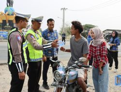 Operasi Patuh di Pringsewu, Polisi Edukasi Pengendara untuk Tingkatkan Keselamatan dan Kesadaran Pajak Kendaraan